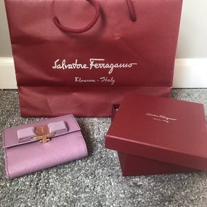 Salvatore Ferragamo Vera Bow Zip wallet